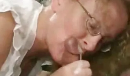 Napalona blondynka domowe sex filmiki amatorskie filmy