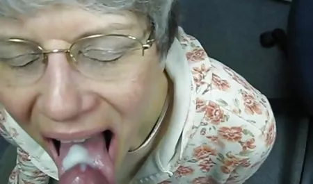 Dziewczyna z dużym polskie sexfilmiki biustem