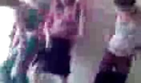 Piękna twarz i ciało sexy z sex filmiki 18 ogromnym biustem слизывая okruchy